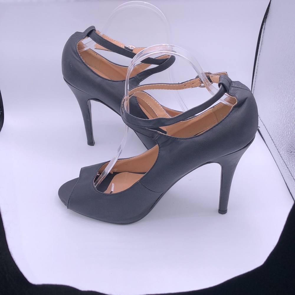 HOT TOMATO Stilettos Size 9.5 Peep Toe Ankle Strap Black - Picture 3 of 5